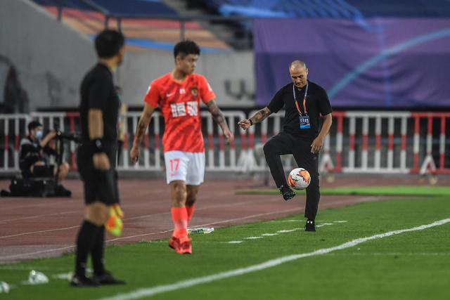 斯图加特主场领先科隆，哈努斯打入首球